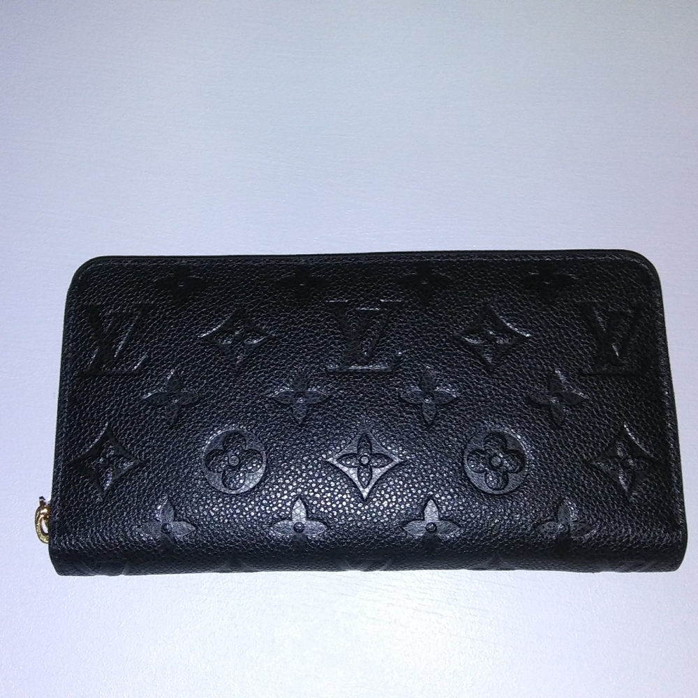Louis Vuitton Zippy Wallet
